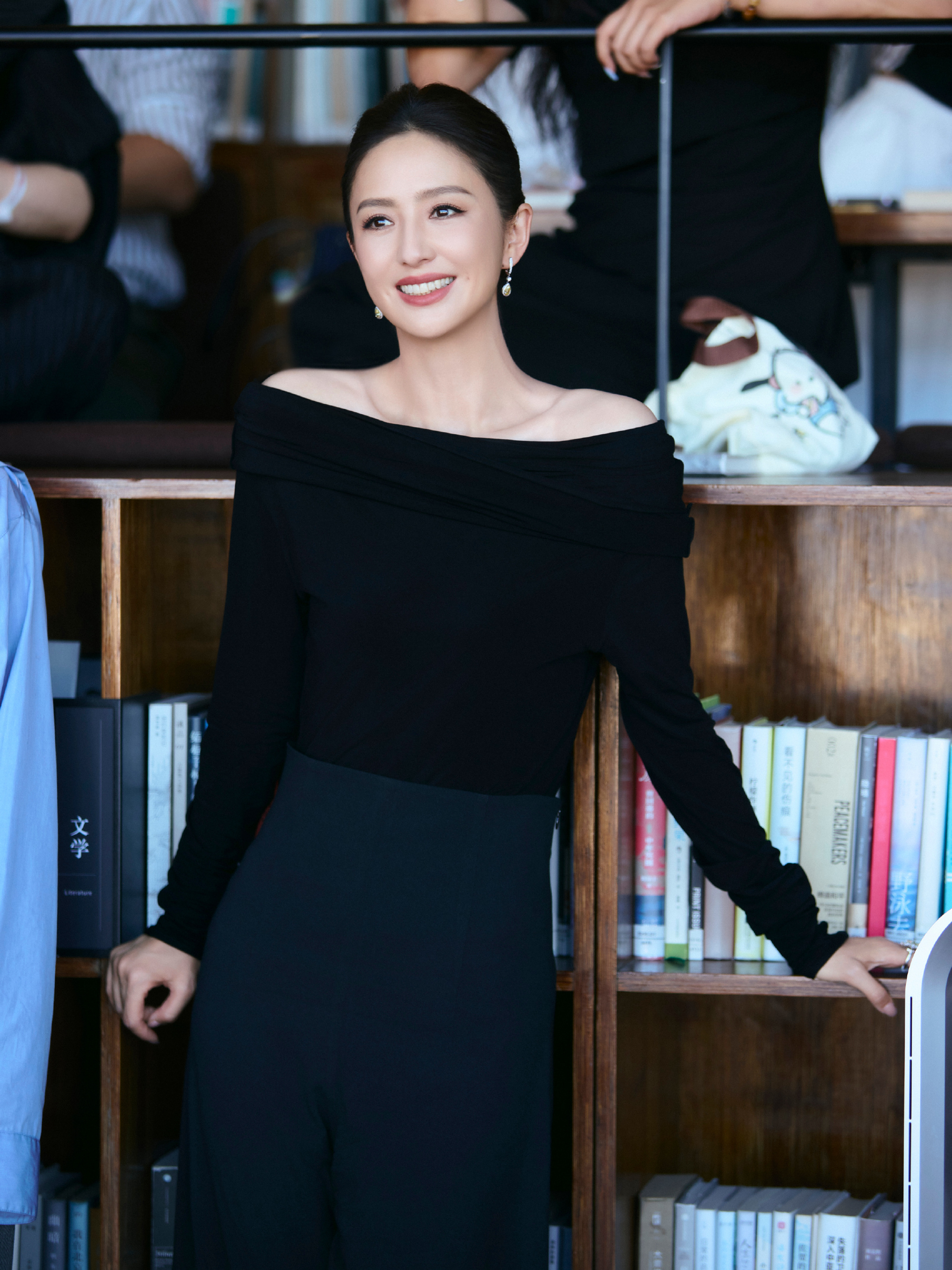 佟丽娅的细腰和美脚，腰身比完美女神