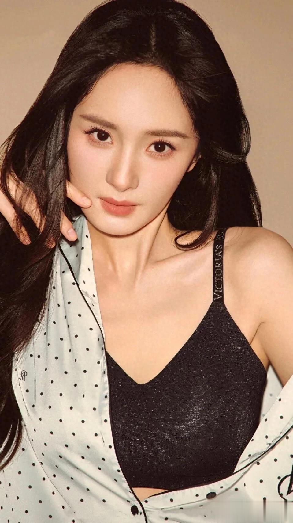 明星高清写真鉴赏｜杨幂，唯幂秀！颜值与身材并存