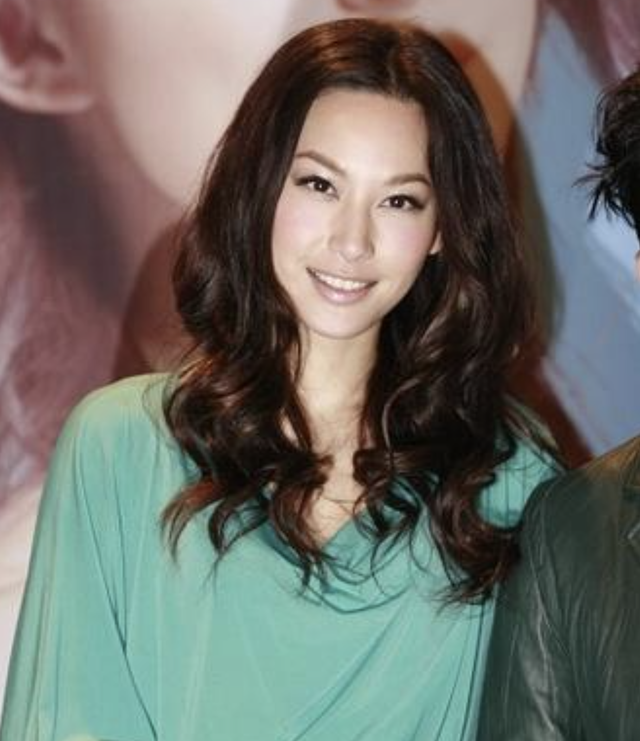 \TVB花旦\徐子珊：公开谈\性\，15年桃色绯闻不断，45岁依旧单身