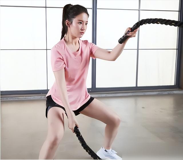 35岁刘亦菲豪宅火了？低调有品，猫狗相伴太治愈