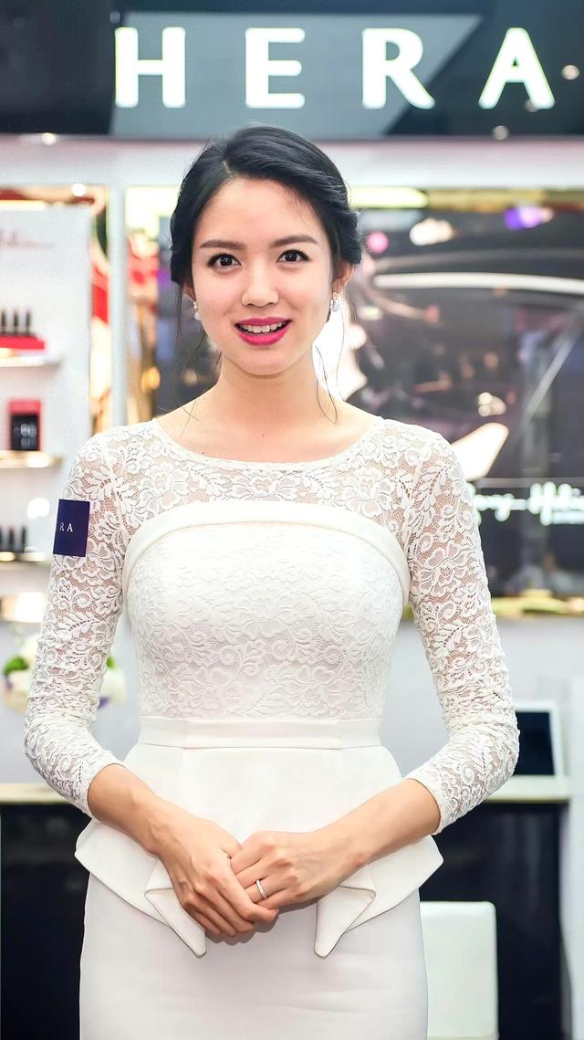 张梓琳,肉肉的感觉,韵味更浓烈了,第四张图内涵了