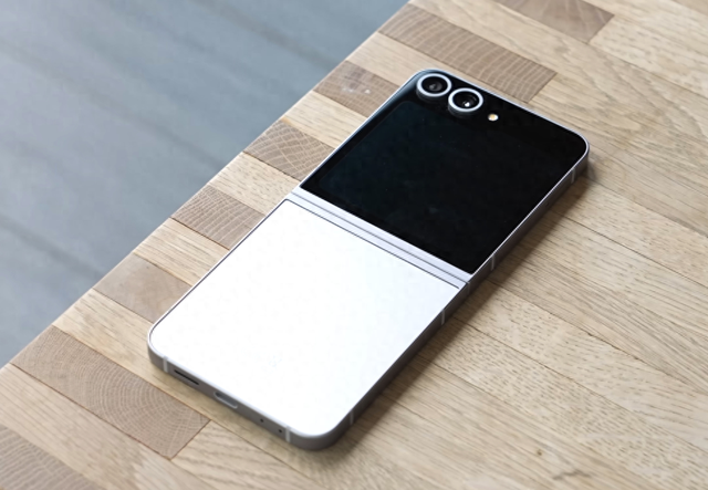 从7999元跌到5499元，三星 Z Flip6退场，售价更良心了