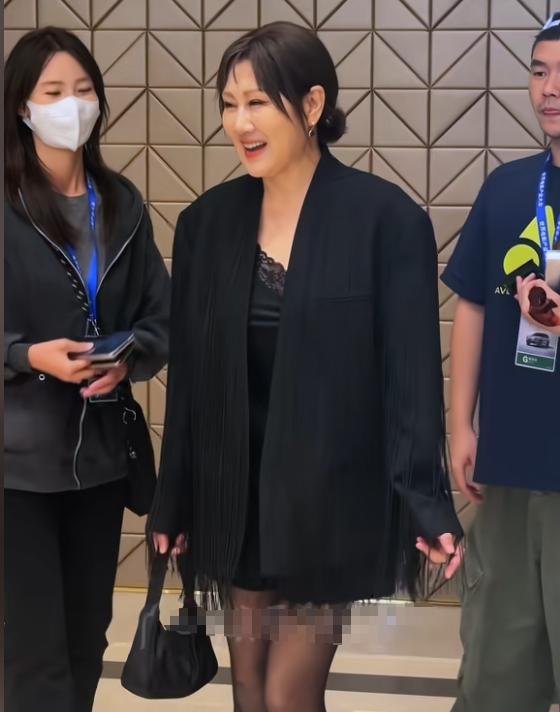 钱再多有什么用？63岁身价千万的张凯丽，还是要为28岁女儿操碎心