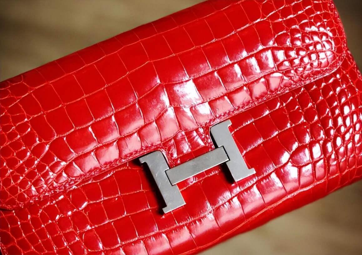 巴黎庆生晒百万爱马仕!金?卡戴珊抱怨母亲,网友:太矫情