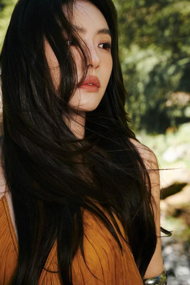 蔡文静黄色露背长裙