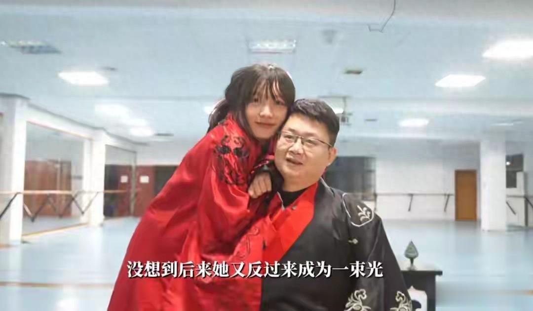 他俩宣布结婚冲上热搜第一！网友：我又相信爱情了