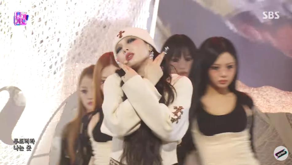 韩星泫雅回归舞台表演,网友评论“判若两人”