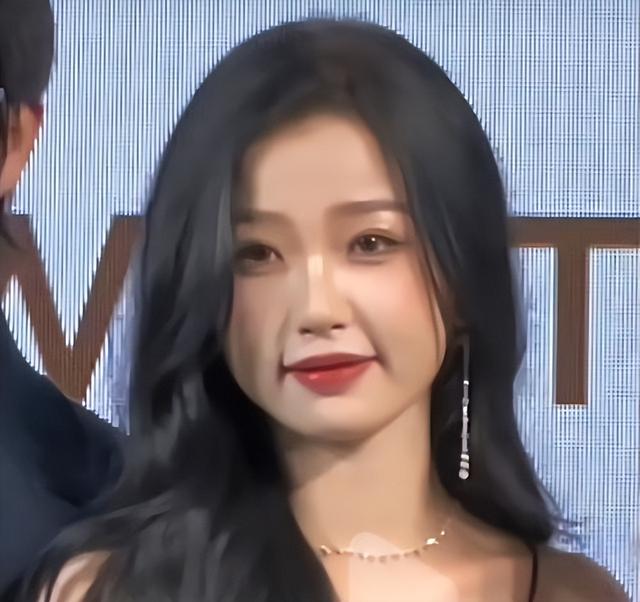 这5位女星明明长相一般,粉丝却尬吹“神颜”,求你们别再硬夸了