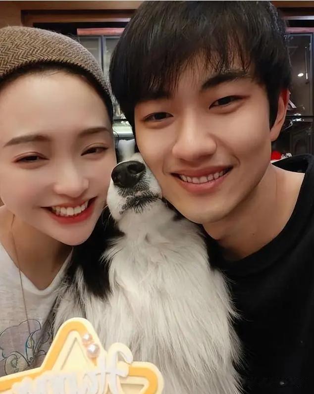 满是心酸!42岁著名歌手江苏走穴,宾客只顾吃席没人搭理