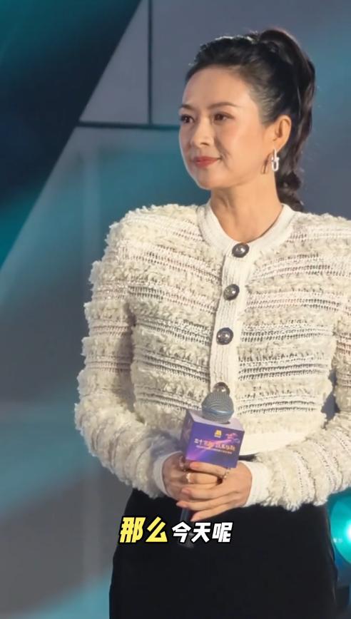 电影之夜太真实！章子怡脸肿又僵，马丽穿深V，秦海璐小肚腩抢镜