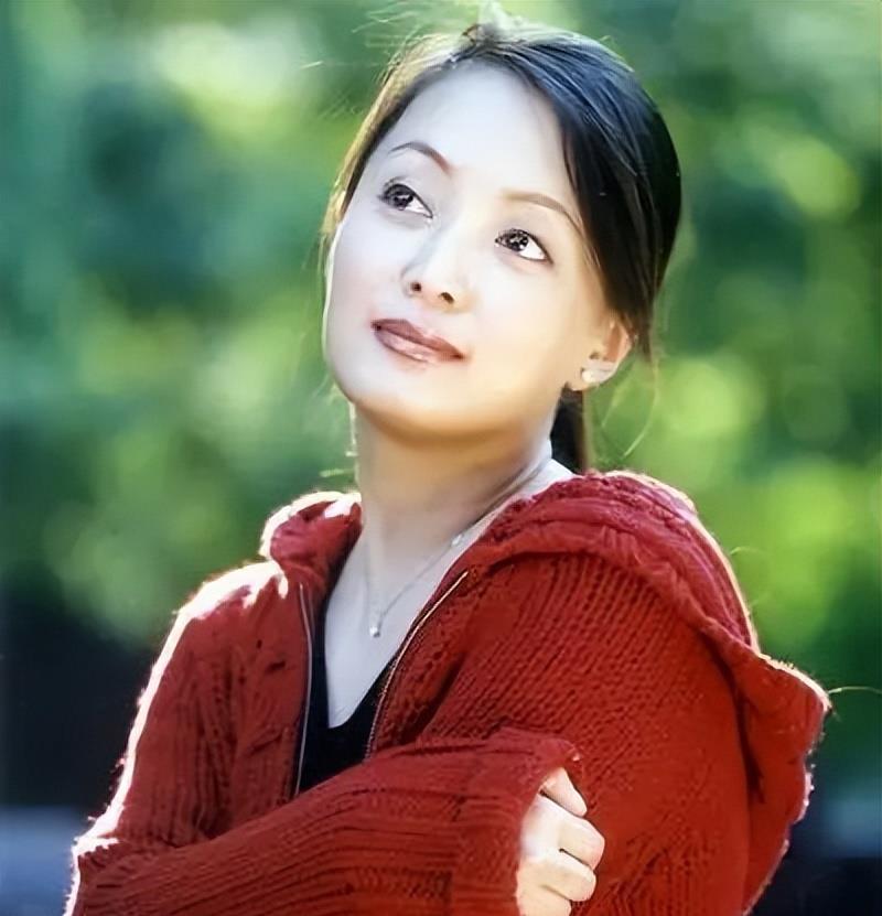 看到59岁于慧的上海大别墅,才知道她嫁给圈外医生,到底有多精明