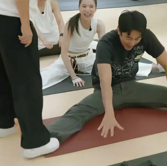 72岁曾志伟邀请孟鹤堂和纪凌尘在家做客，59岁李若彤低调亮相！