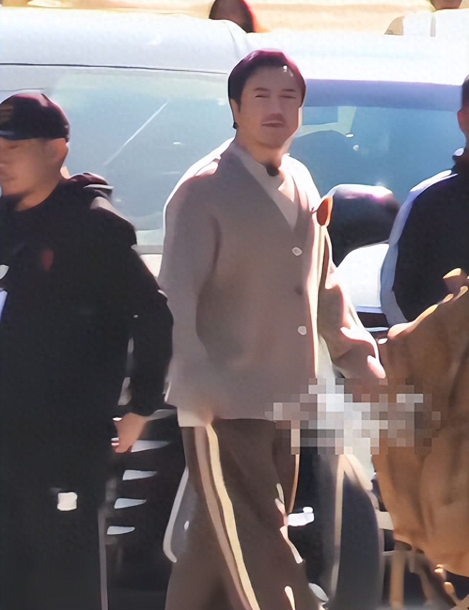 沈腾一众好友聚会，生图脸肿发福全是褶，却被眯眯眼的王安宇抢镜