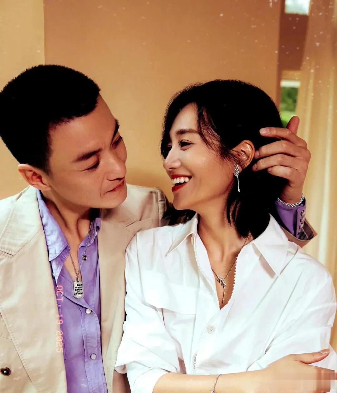 周一围带女儿吃饭被偶遇，周一围帅气十足，父女俩同框画面温馨！