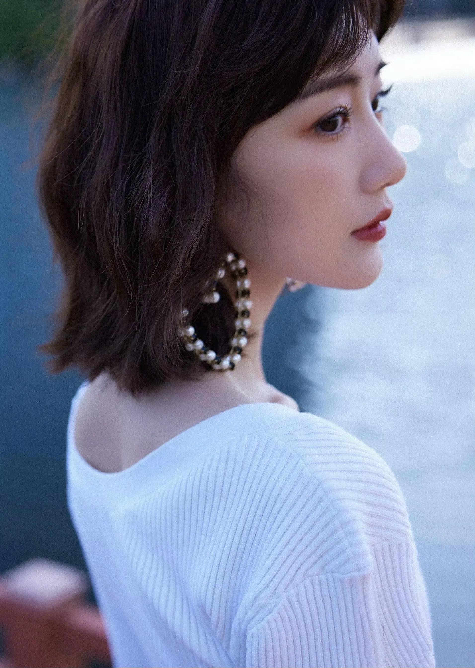 毛晓彤清凉穿搭好美