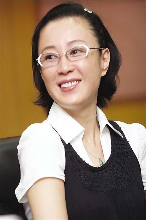 61岁傅艺伟罕现身！儿子已去世一年多，与李玲玉相聚状态超好