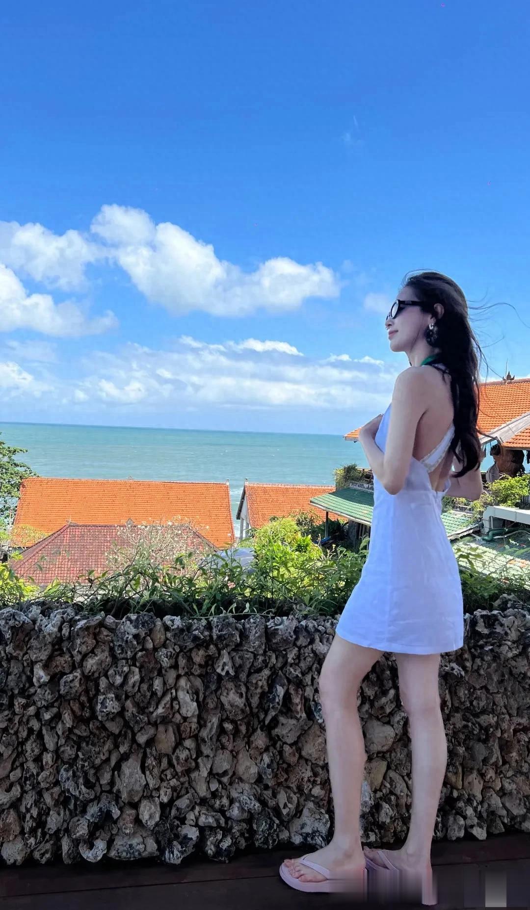 黄圣依巴厘岛度假，把日子过成诗，不用去直播带货，离婚真离对了