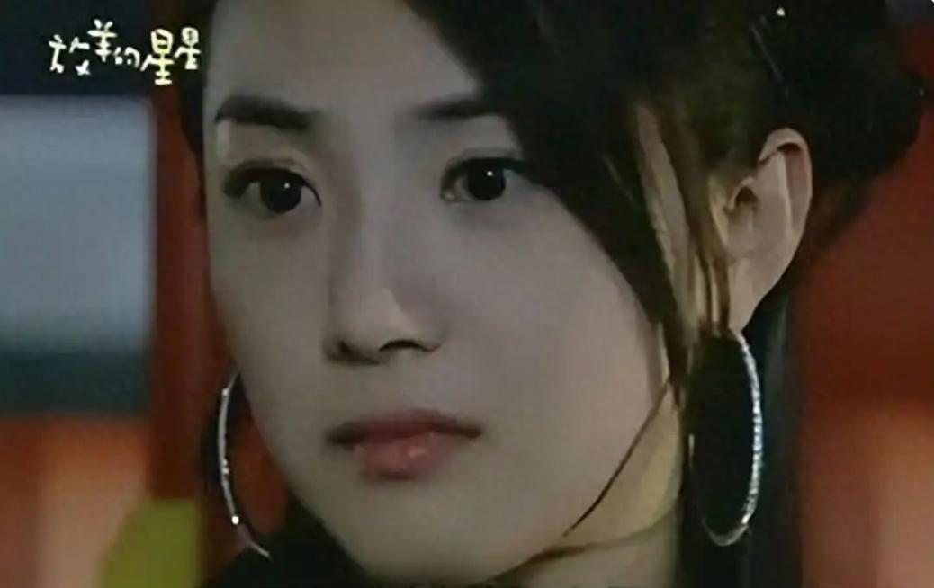 她曾是台偶第一女主,却因恋爱脑事业尽毁,与公公亲密照震惊网友