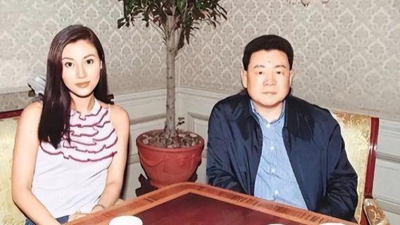 把男人当工具，人前人后两张面孔，这些女星渣得坦荡，不要太离谱