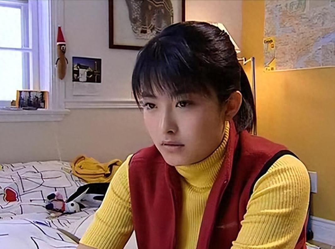 唐嫣大学室友兼伴娘!出道21年戏红人不红,42岁未婚引争议