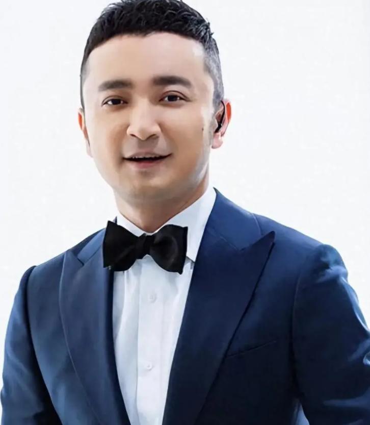 2026年春晚主持人官宣不到24小时,恶心一幕发生 尼格买提被骂惨了