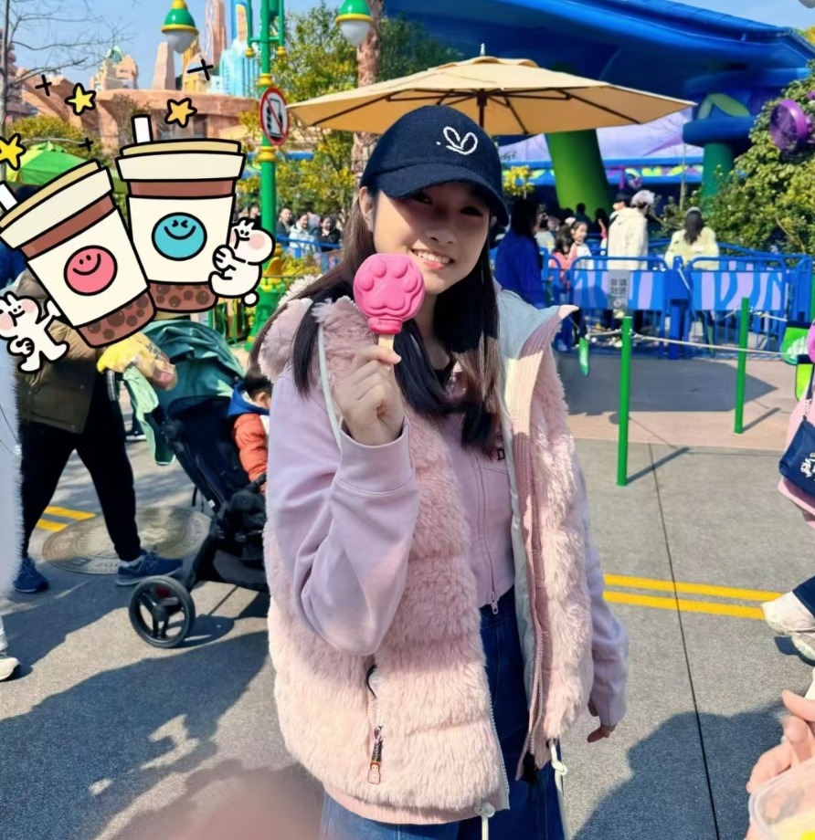 马伊琍陪俩女儿跨年，49岁素颜出镜美得稳定，爱马和妹妹颜值超高