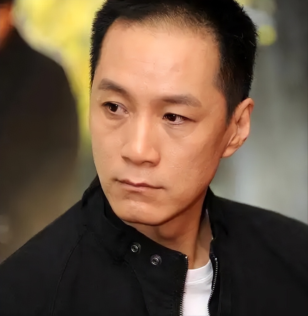 央媒对冯远征的称呼变了,两字之差释放强烈信号,濮存昕说对了