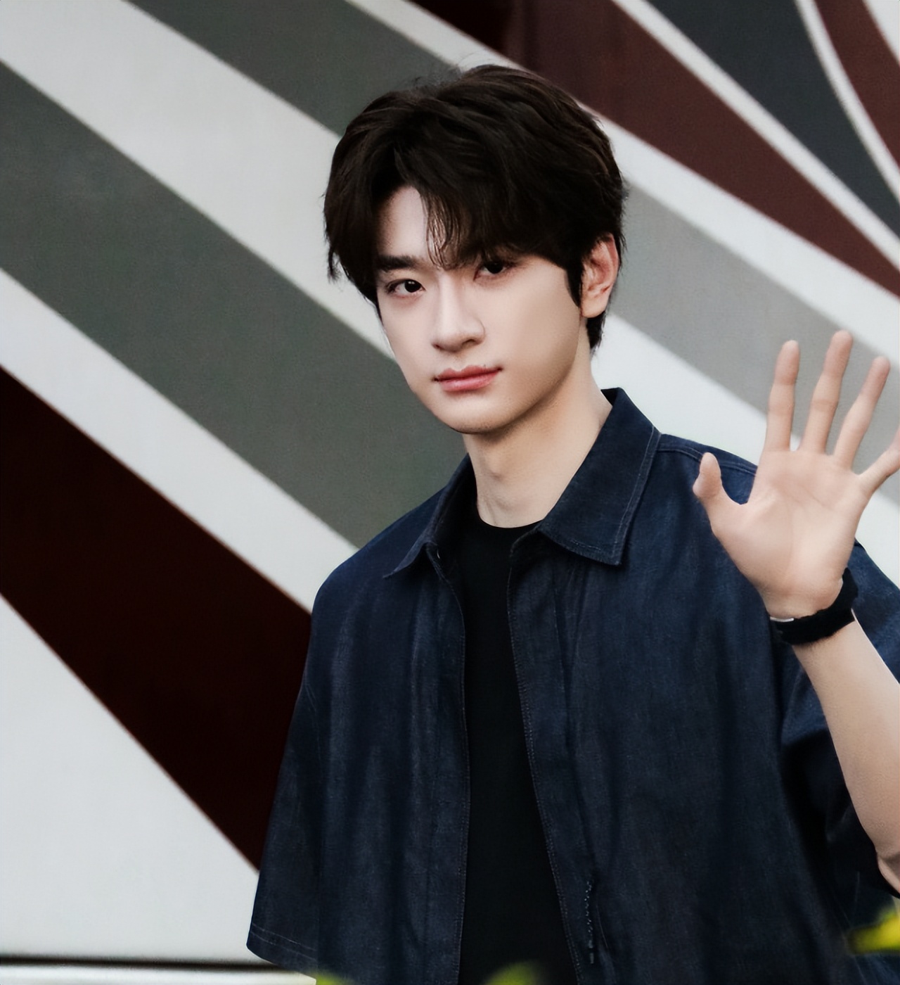 卢昱晓《折月亮》路透好绝!元气满满很唯美,和女二同框太迷人!