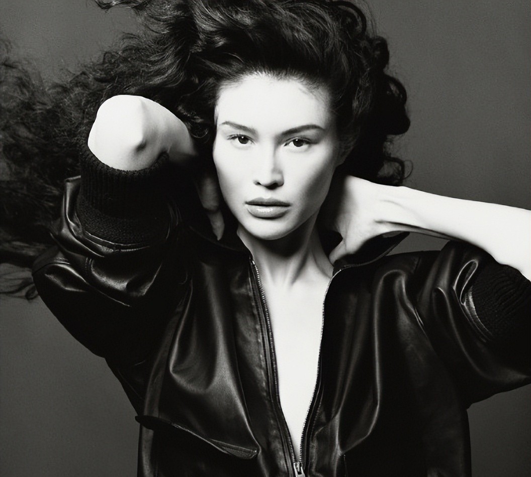 何穗产后自曝两次手术细节：子宫淤血、无年龄焦虑超模妈妈太硬核