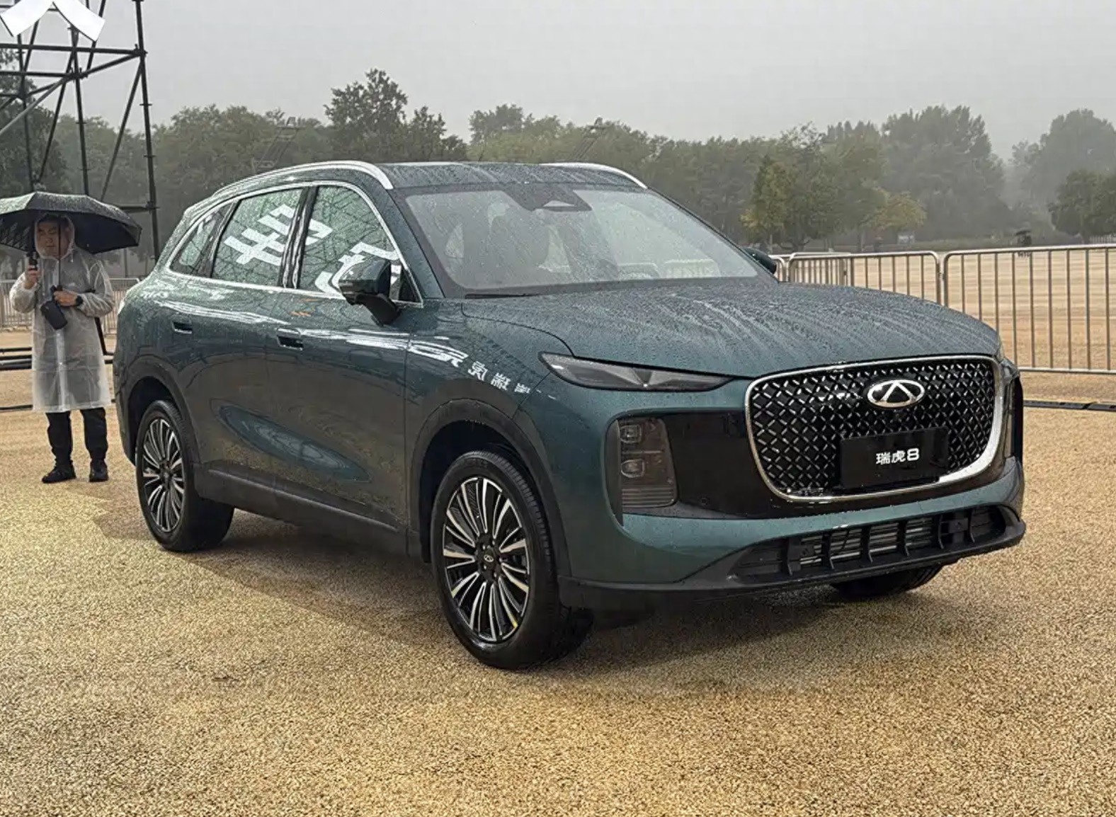 新一代瑞虎8实车亮相,双前脸设计,将于第四季度上市