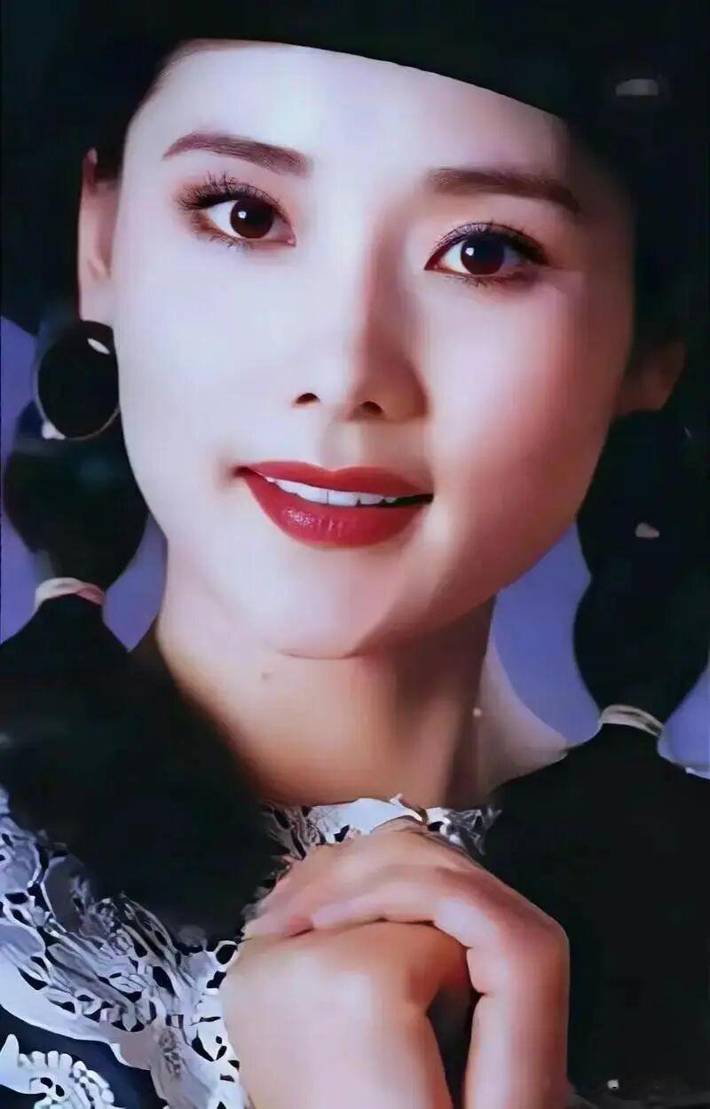 张艺谋\毁\了何赛飞