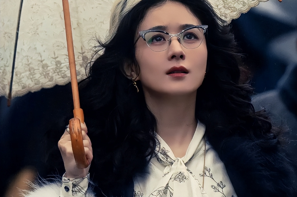 万万没想到，口碑暴跌又一脸“凶相”的赵丽颖，再让全网刮目相看