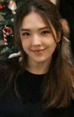 许玮甯和李靓蕾提前过圣诞！李靓蕾皮松肉垮，下巴尖的像格格巫