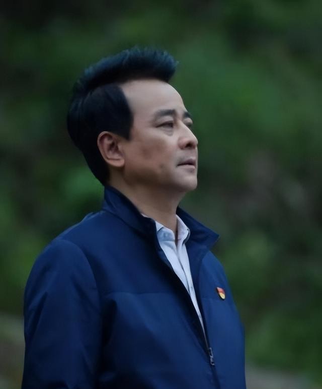 娶小23岁郝蕾，陪娇妻战胜家族遗传病，60岁的罗钢现在过得怎么样