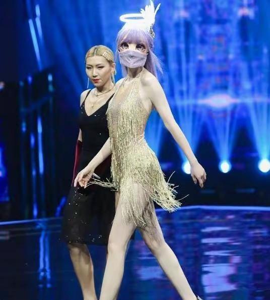 她比杨幂丰满，腿比唐嫣长，皮肤比刘亦菲白，可惜出道多年还没红