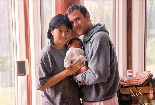 两次拒绝黎明,无视钟汉良示爱,被折磨20年后55岁的她憔悴成大妈