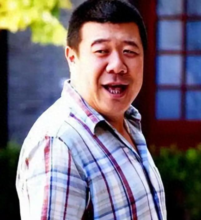 喝酒毁掉2段婚姻，如今瘦到脱相，“许大马棒”秦卫东经历了什么