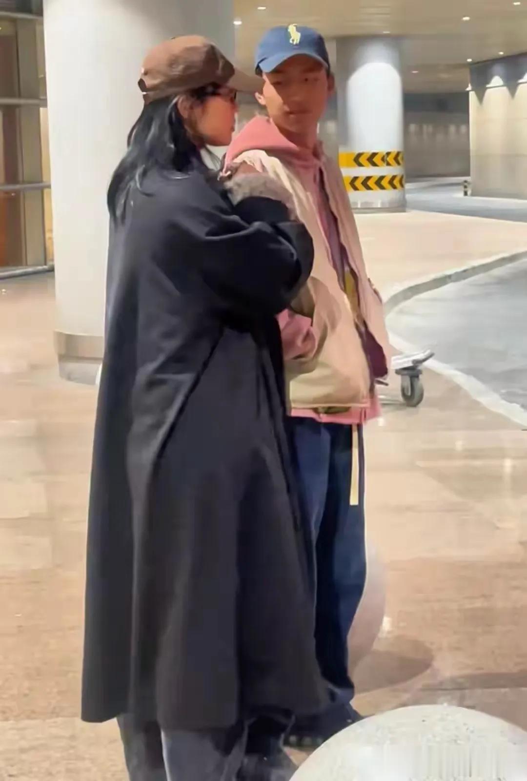 白百何自曝儿子不喊自己妈!18岁元宝鼻头大皮肤黑,但比亲爸帅气