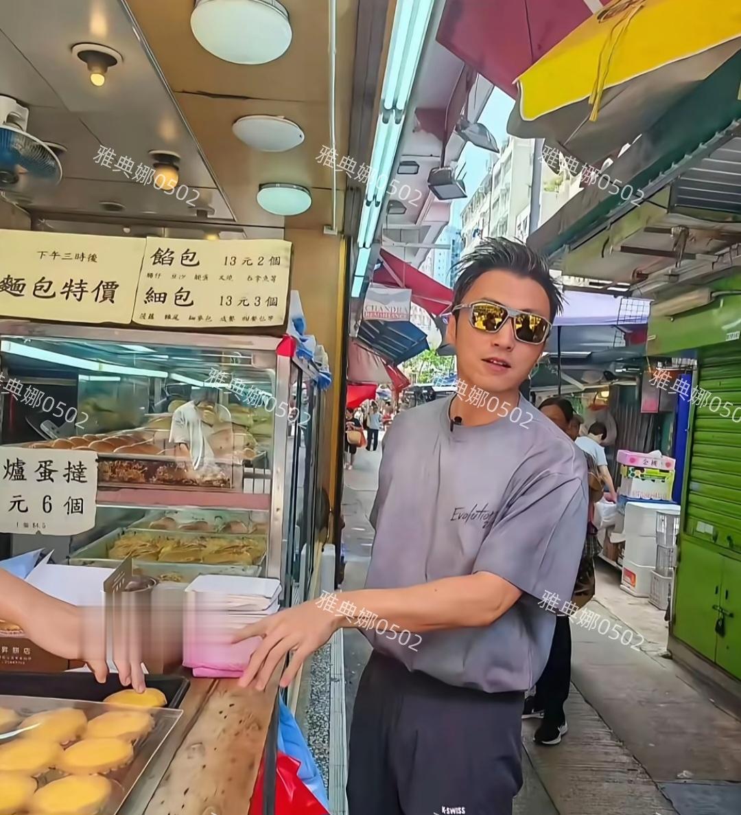 香港菜市场偶遇谢霆锋虽然个不高但巨帅,他看女粉丝的眼神太宠了