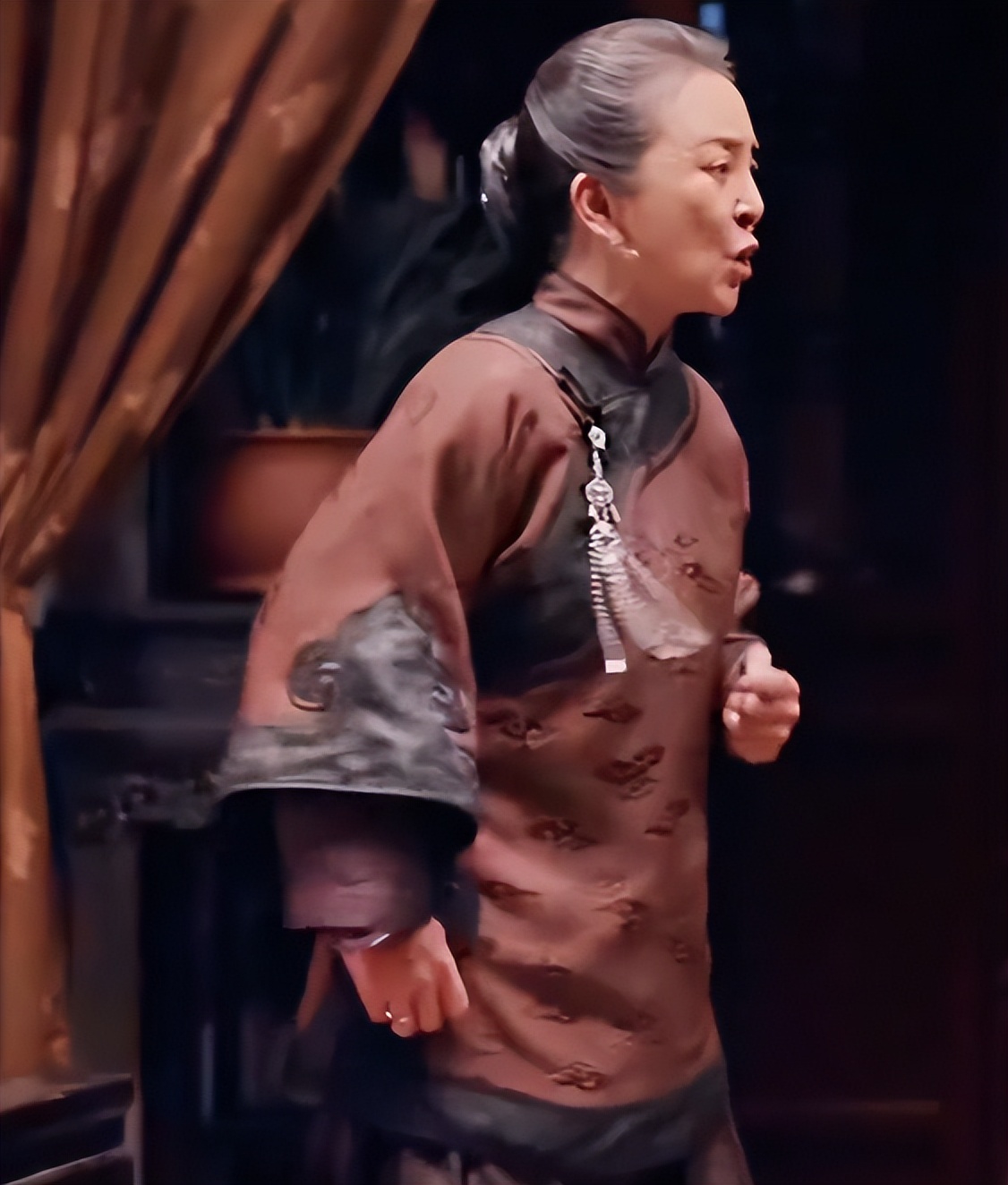 女演员长相多重要？看《灼灼韶华》热依扎，才知何为风韵犹存！