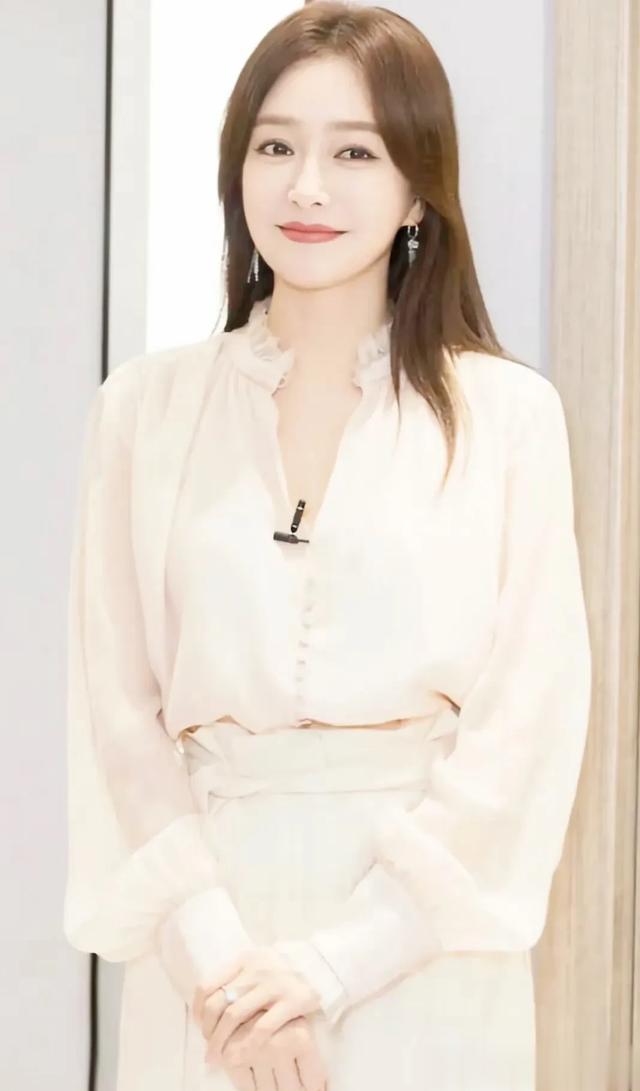 美女图集第615期——秦岚