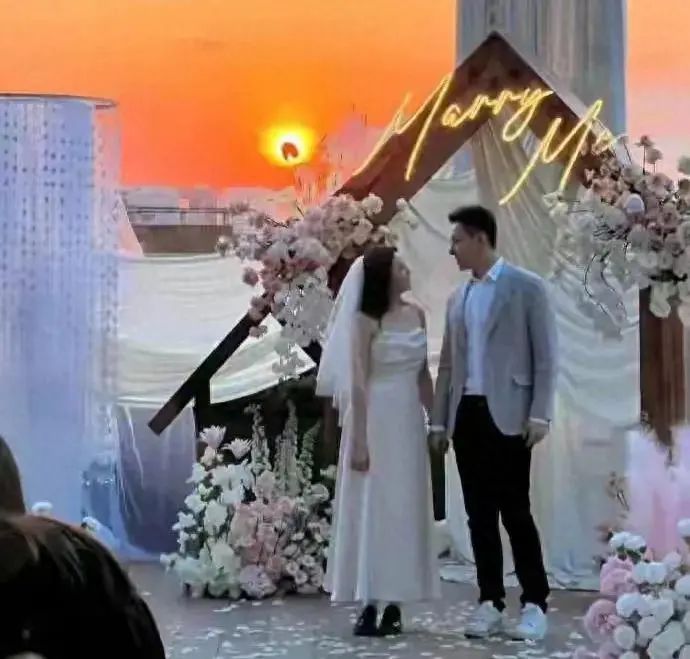 华谊千金王文也订婚！男友长相斯文是东北人，家族第三代去向曝光