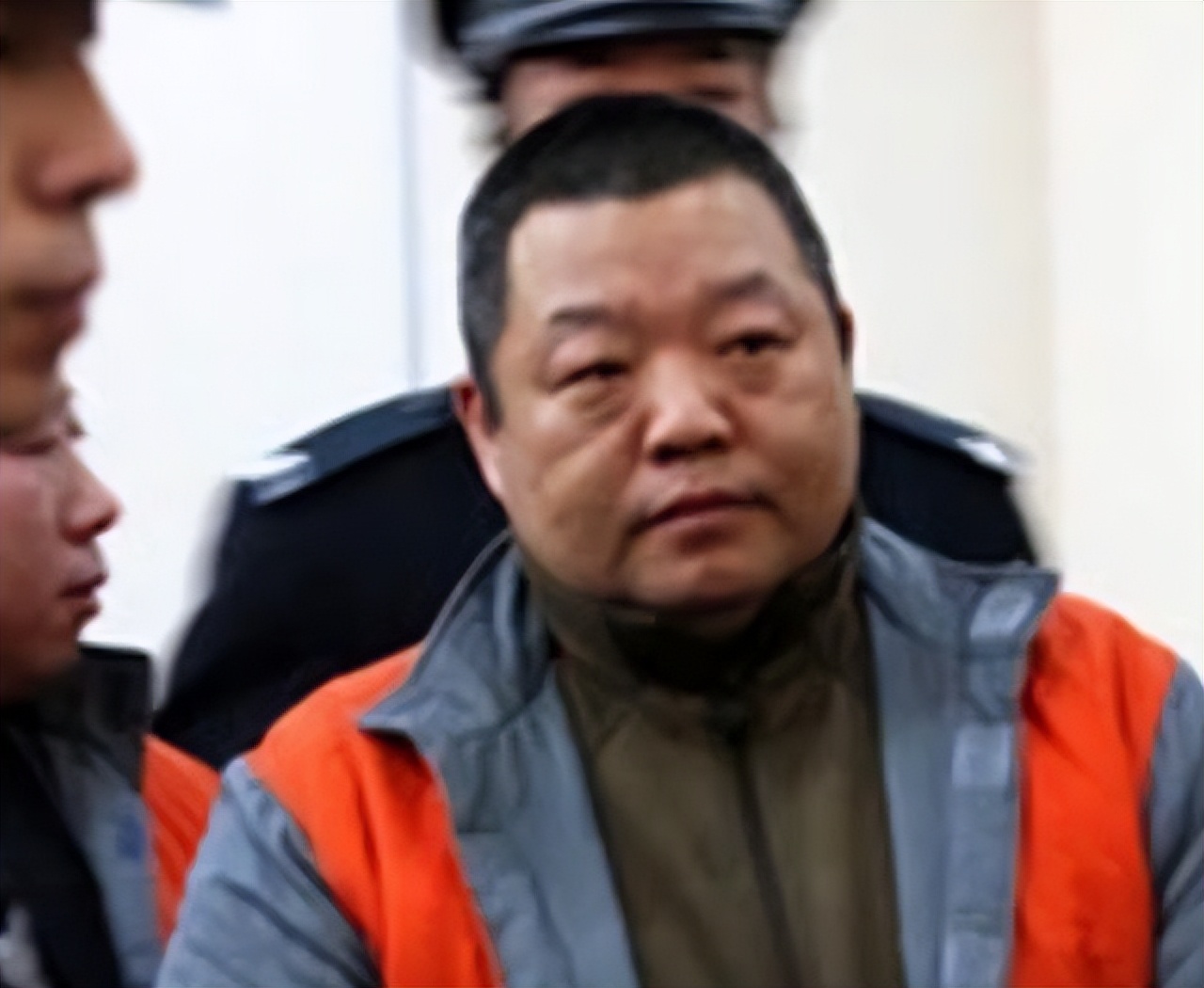 臧天朔和成龙的恩怨史：演唱会前夕收3成利润，一顿饭让矛盾加剧