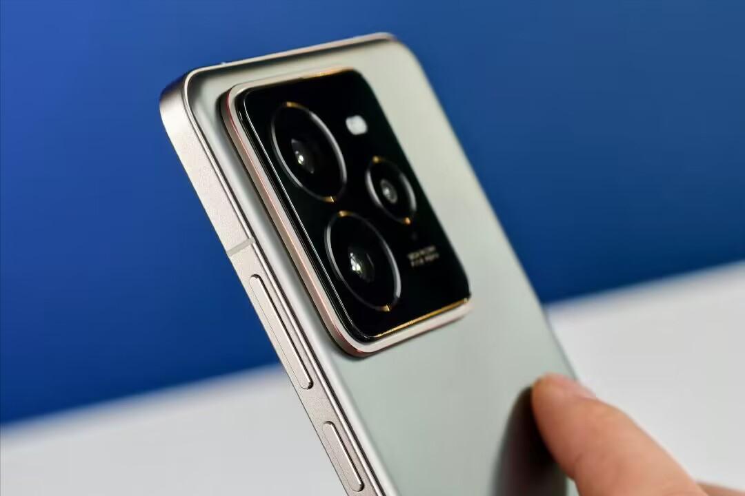 被低估的骁龙8至尊版旗舰,6500mAH+120倍变焦,价格不到2500元