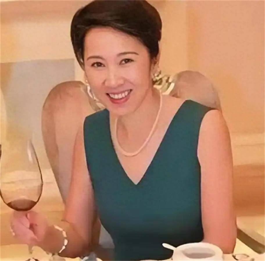 王思聪新加坡酒店被偶遇,整个人消瘦不少!穿衣打扮被嘲消费降级