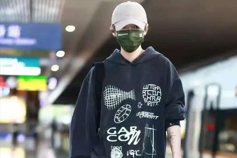 分手传闻8个月后，鹿晗关晓彤也没想到，两人的体面被女网红撕碎