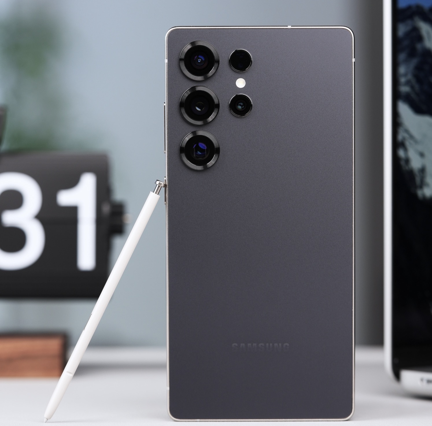 三星“機皇”跌價2801元！2億像素+512GB+驍龍8至尊版，還是2K屏