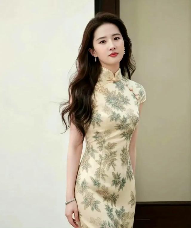 刘亦菲美丽旗袍秀