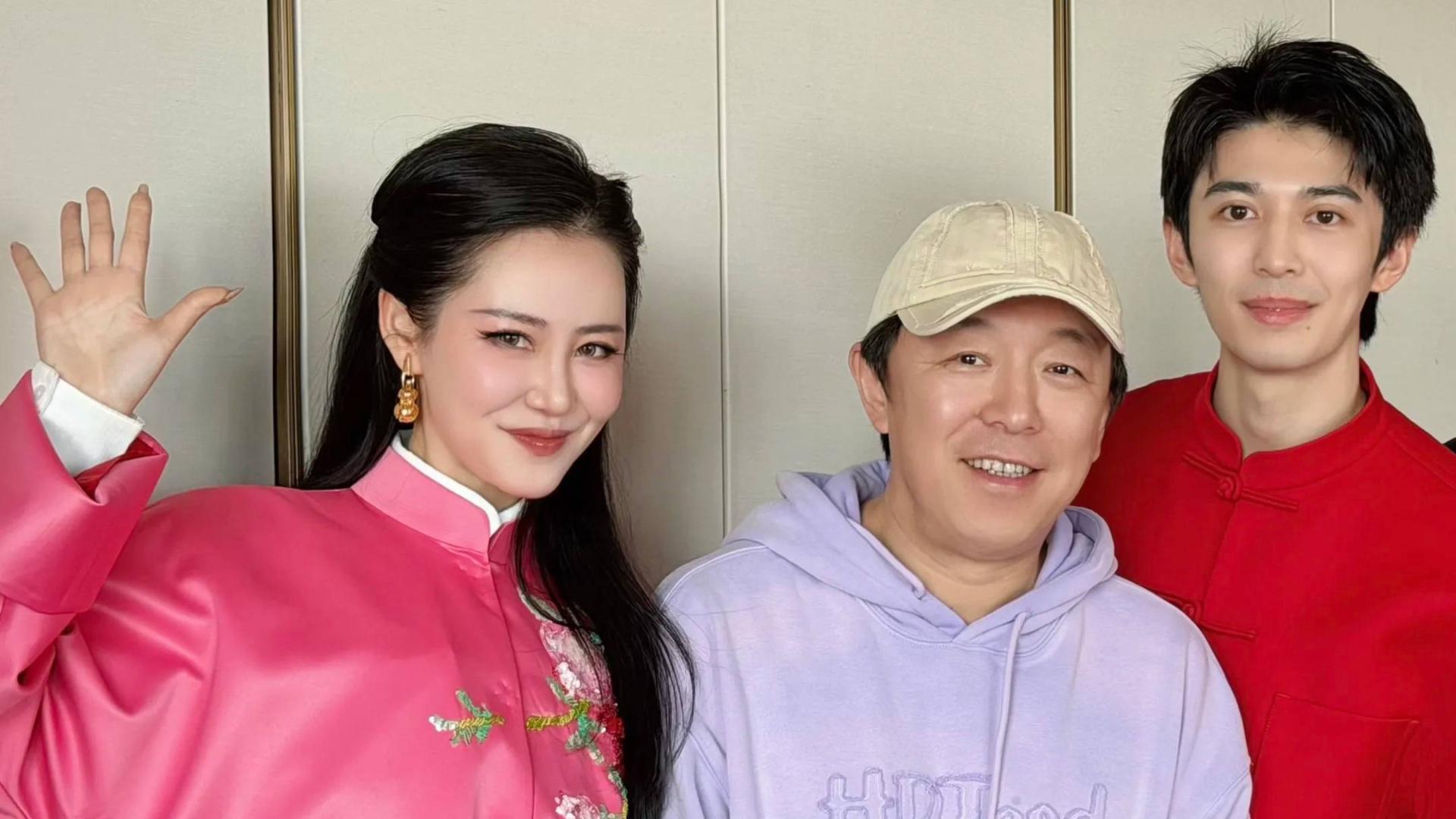 黄渤带亲姐陪老婆回娘家