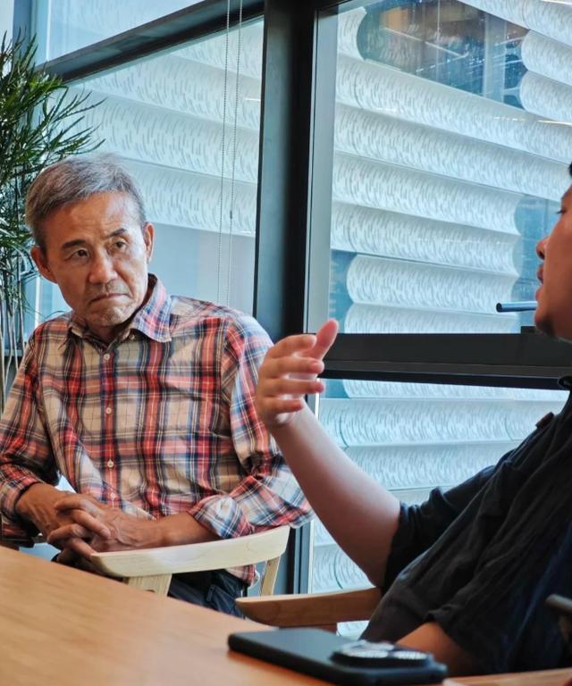 老夫少妻弊端显现,74岁王石被曝婚变!舆论越闹越大田朴珺回应了